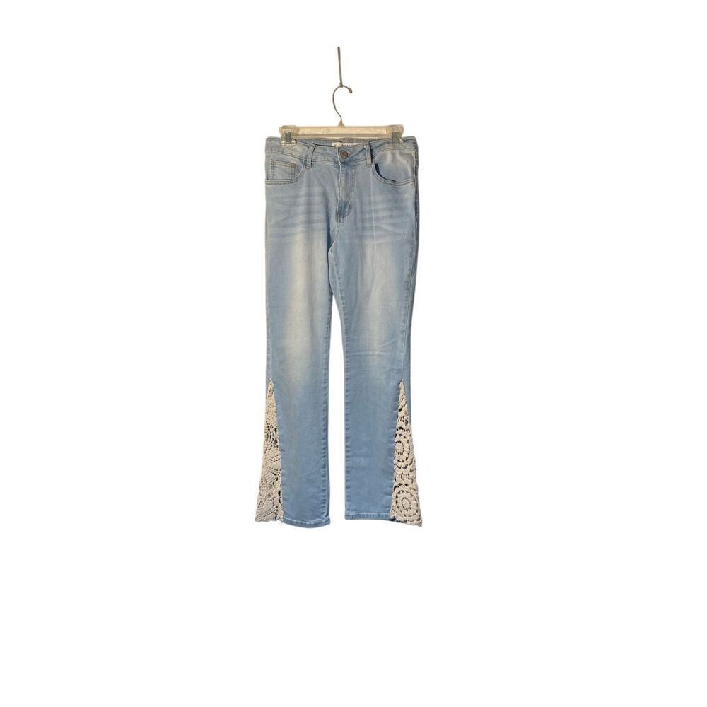 New max women’s light wash crochet insert jeans, size 6
